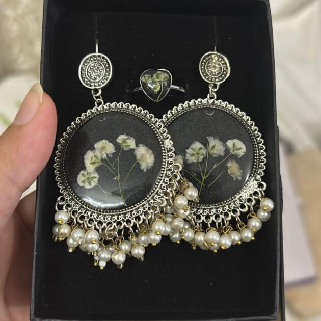 Resin Phool Earrings