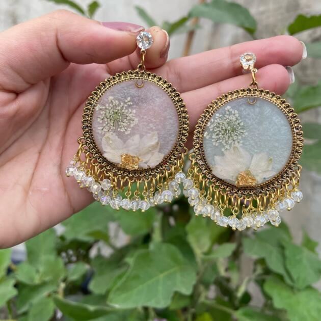 "Elegant Personalized Name Earrings with Real Flowers & Pearl Fringe"